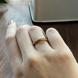 Vintage 10K Gold Diamond Band Ring